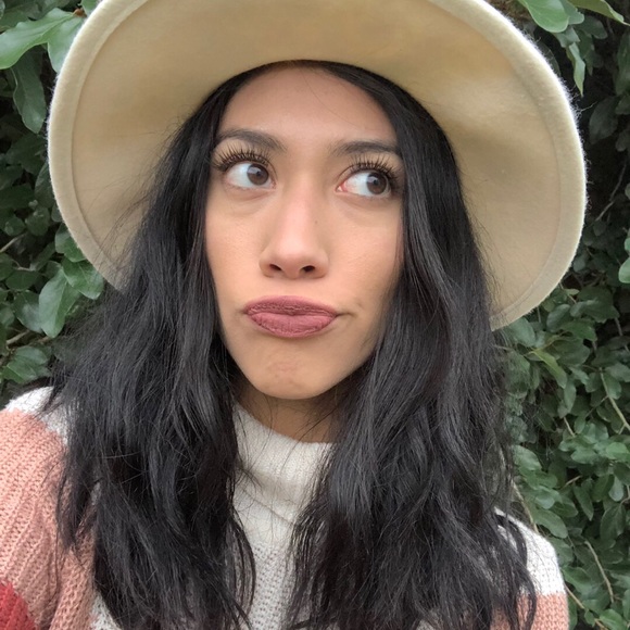 Hey Good looking! Meet your posher! - Picture 1 of 5